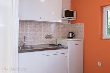 Apartments by the sea Pisak, Omiš - 7520