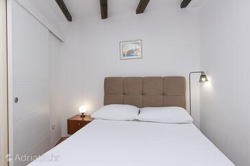 Apartments by the sea Pisak, Omiš - 7520