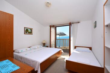 Apartments by the sea Pisak, Omiš - 7521