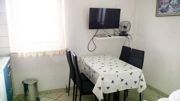 Apartmaji s parkingom Supetar, Brač - 7535