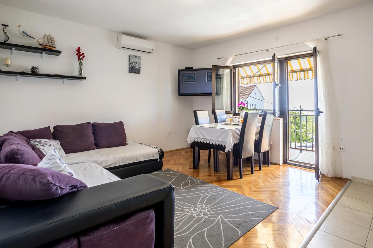 Appartementen met zwembad geschikt voor gezinnen met kinderen Podstrana, Split - 7539