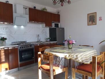 Apartmanok medencével Sumpetar, Omis - 7550