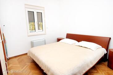 Family-friendly apartments with swimming pool Rogoznica - 7557