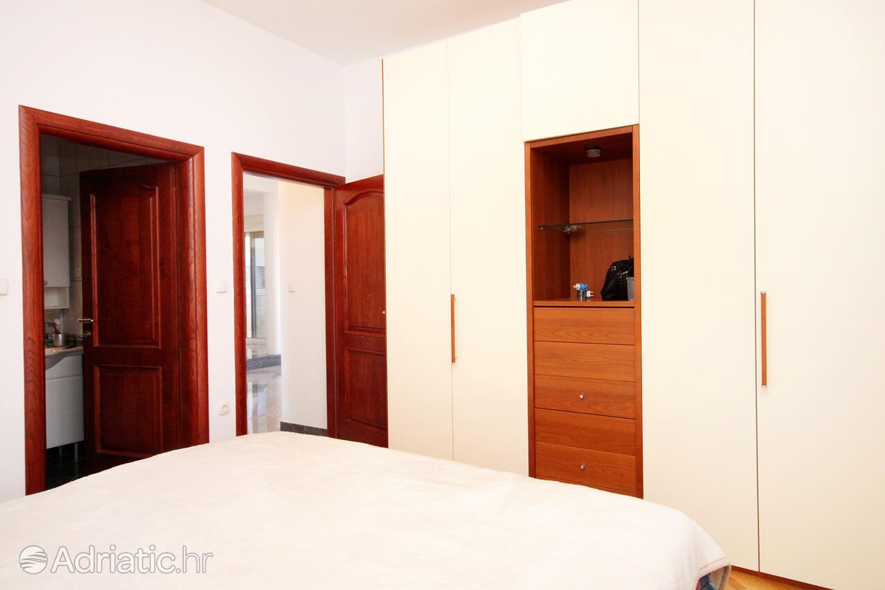 A-7557-a - Private accommodation - Family friendly apartments with a swimming pool Rogoznica