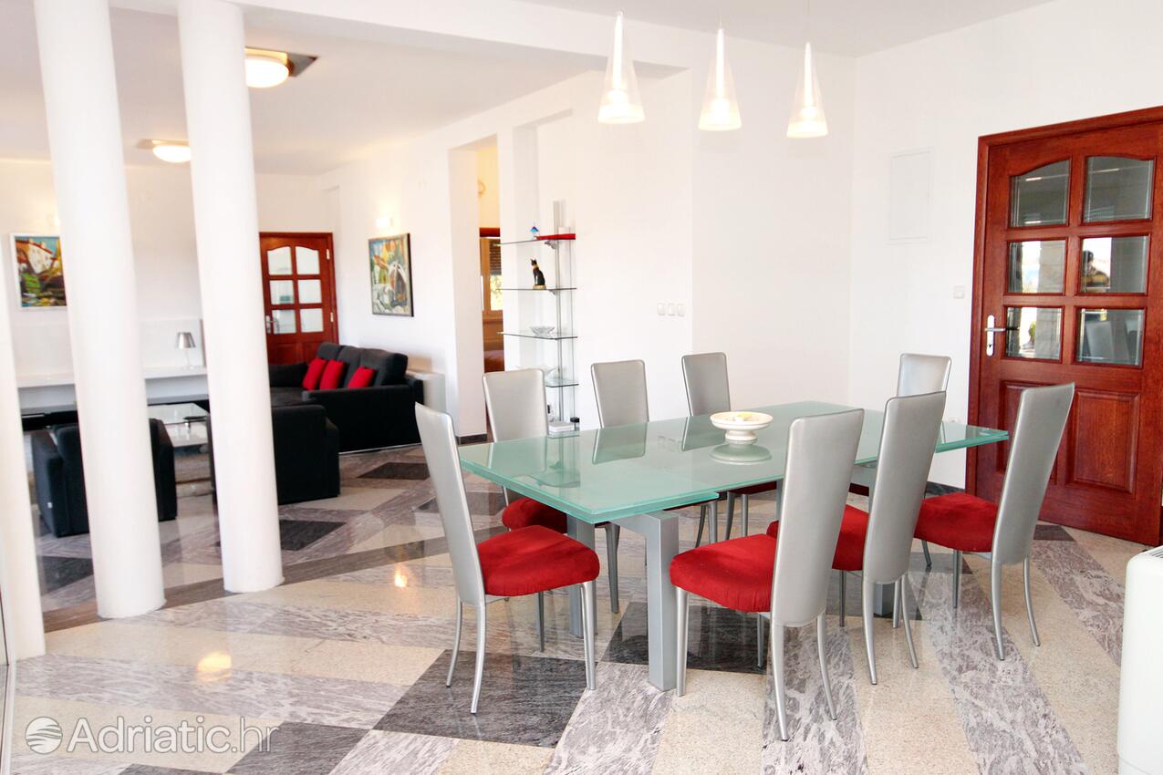 A-7557-a - Private accommodation - Family friendly apartments with a swimming pool Rogoznica