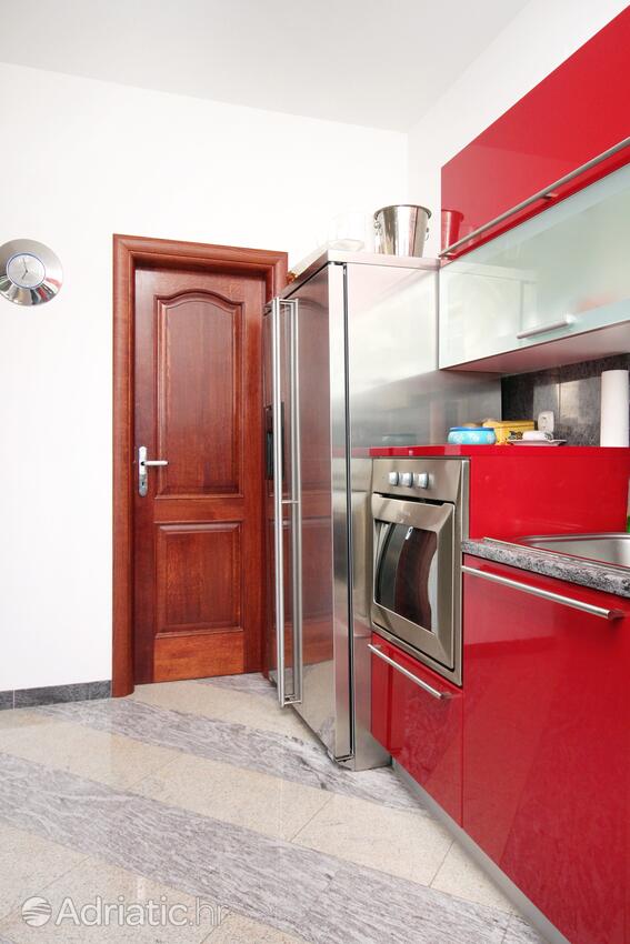 A-7557-a - Private accommodation - Family friendly apartments with a swimming pool Rogoznica