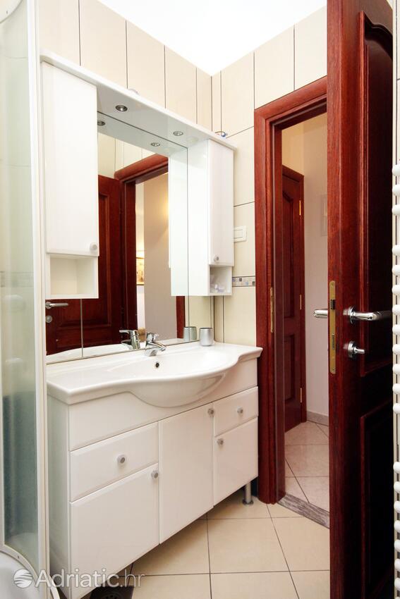 A-7557-b - Private accommodation - Family friendly apartments with a swimming pool Rogoznica