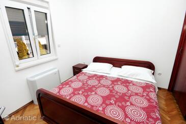 Family-friendly apartments with swimming pool Rogoznica - 7557