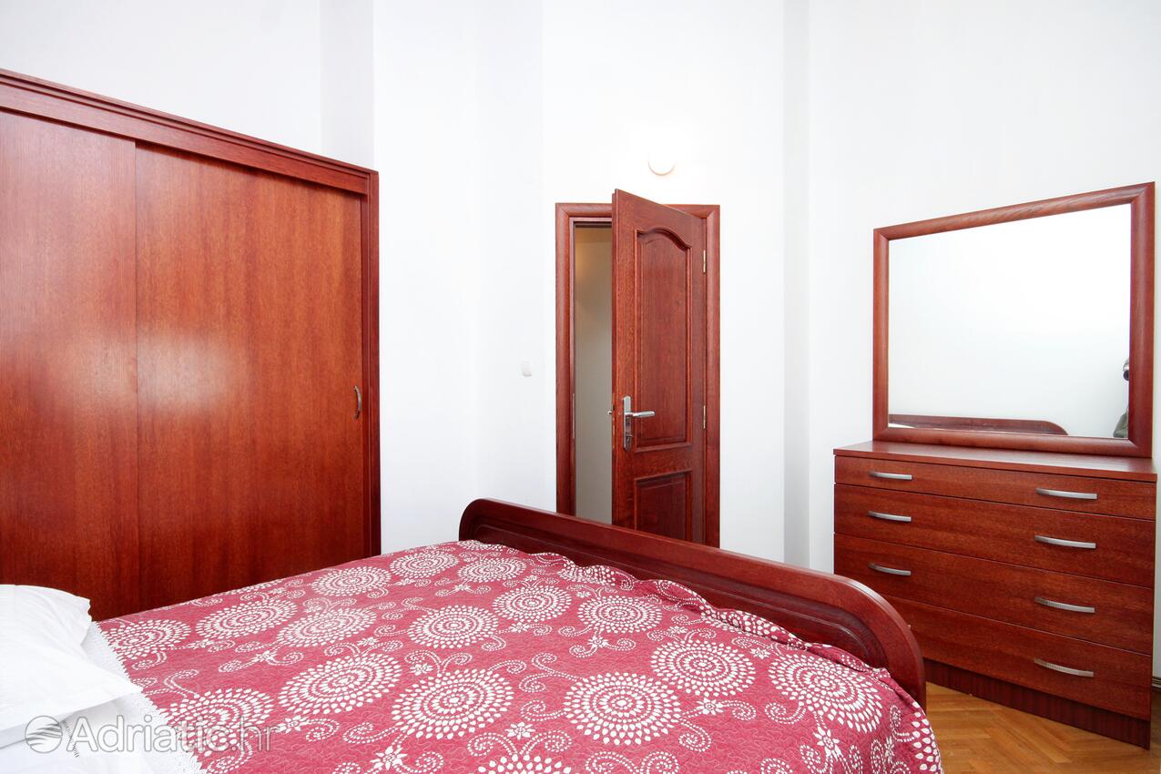 A-7557-b - Private accommodation - Family friendly apartments with a swimming pool Rogoznica