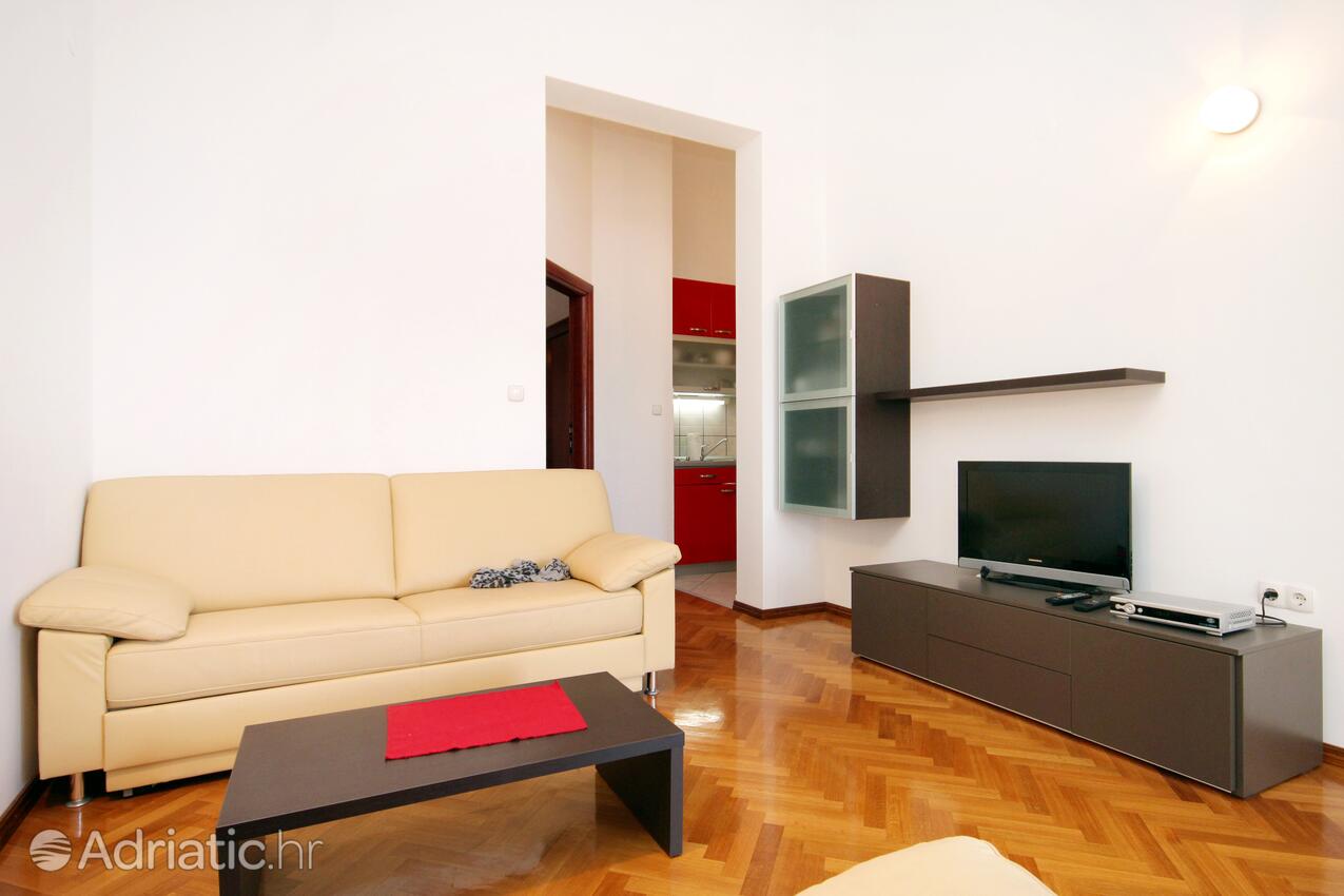 A-7557-b - Private accommodation - Family friendly apartments with a swimming pool Rogoznica