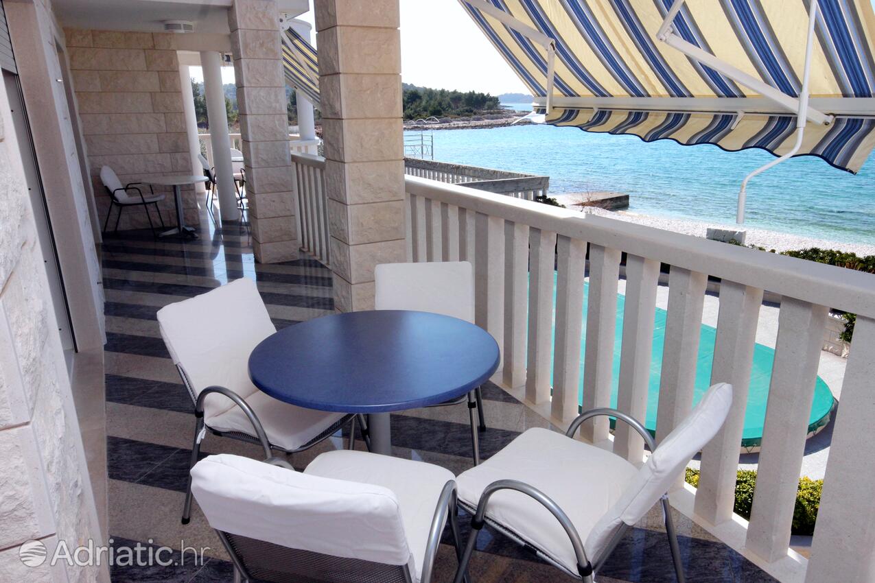 A-7557-b - Private accommodation - Family friendly apartments with a swimming pool Rogoznica