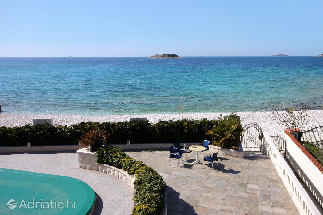 A-7557-b - Private accommodation - Family friendly apartments with a swimming pool Rogoznica