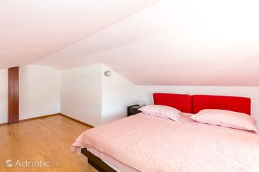 Family-friendly apartments with swimming pool Rogoznica - 7557