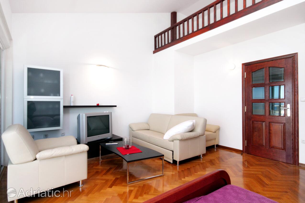 AS-7557-a - Private accommodation - Family friendly apartments with a swimming pool Rogoznica