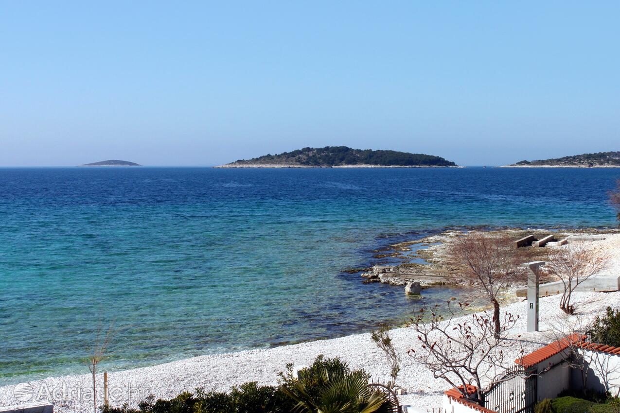 AS-7557-a - Private accommodation - Family friendly apartments with a swimming pool Rogoznica