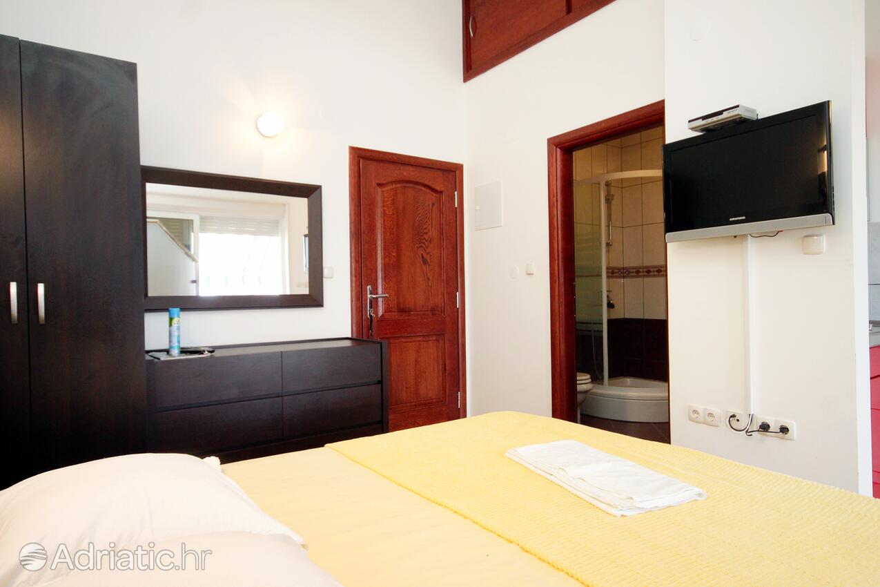 AS-7557-b - Private accommodation - Family friendly apartments with a swimming pool Rogoznica