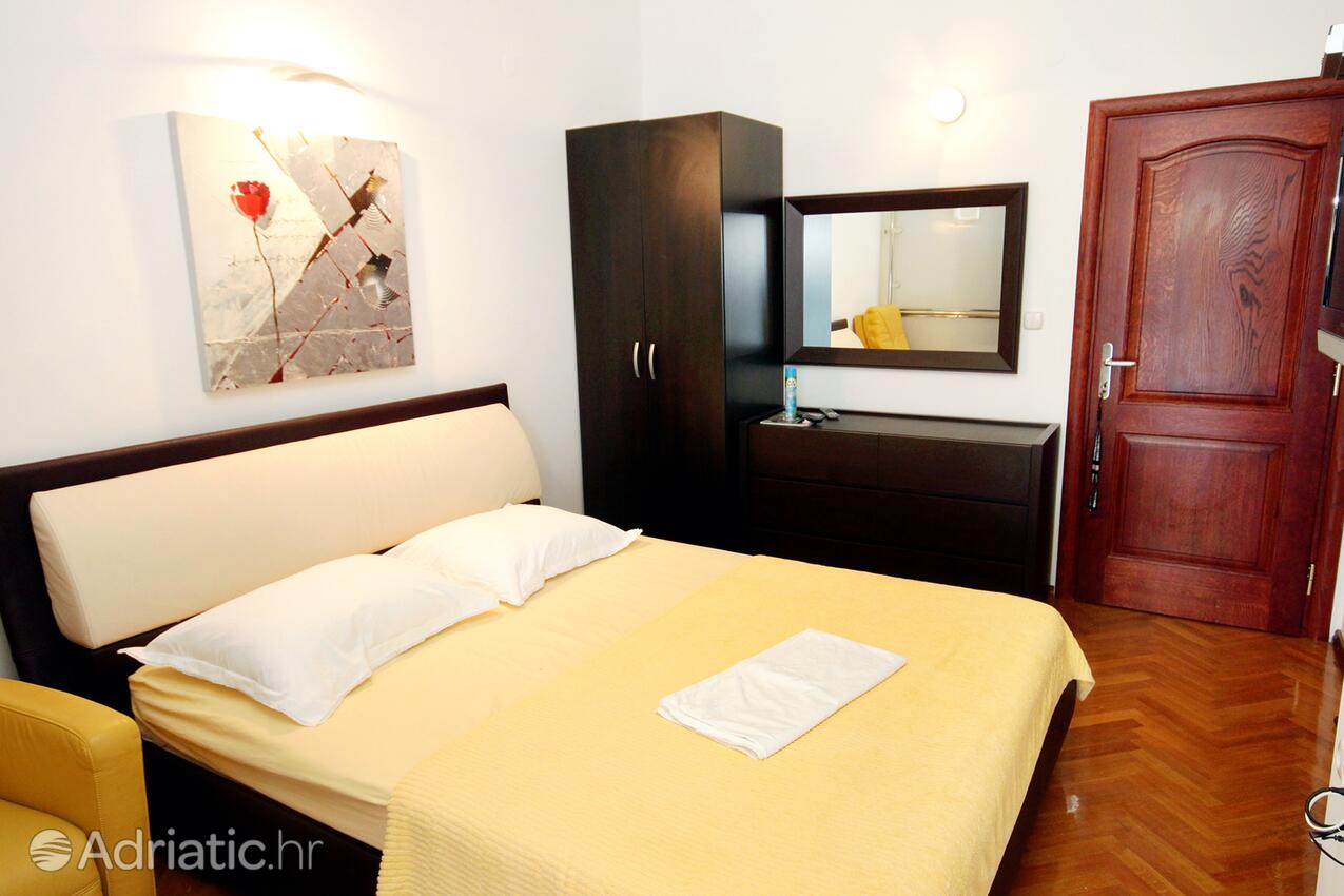 AS-7557-b - Private accommodation - Family friendly apartments with a swimming pool Rogoznica