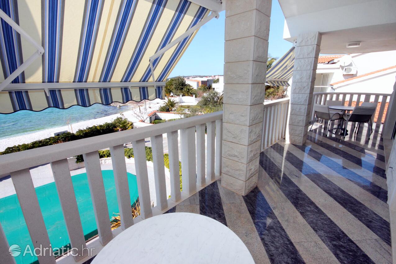 AS-7557-b - Private accommodation - Family friendly apartments with a swimming pool Rogoznica