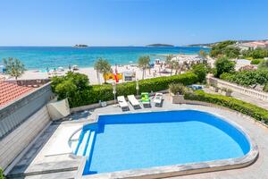 Family-friendly apartments with swimming pool Rogoznica - 7557