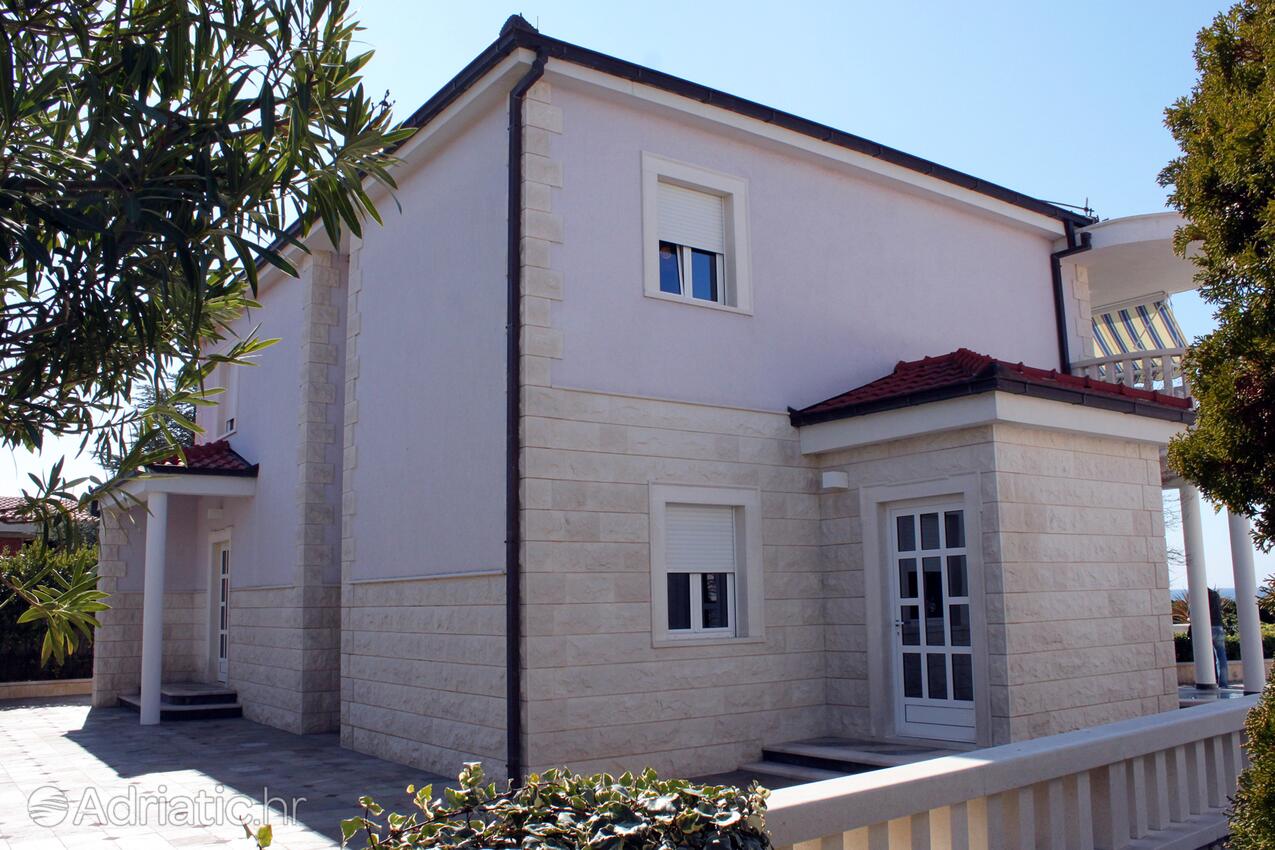 Property - Family friendly apartments with a swimming pool Rogoznica