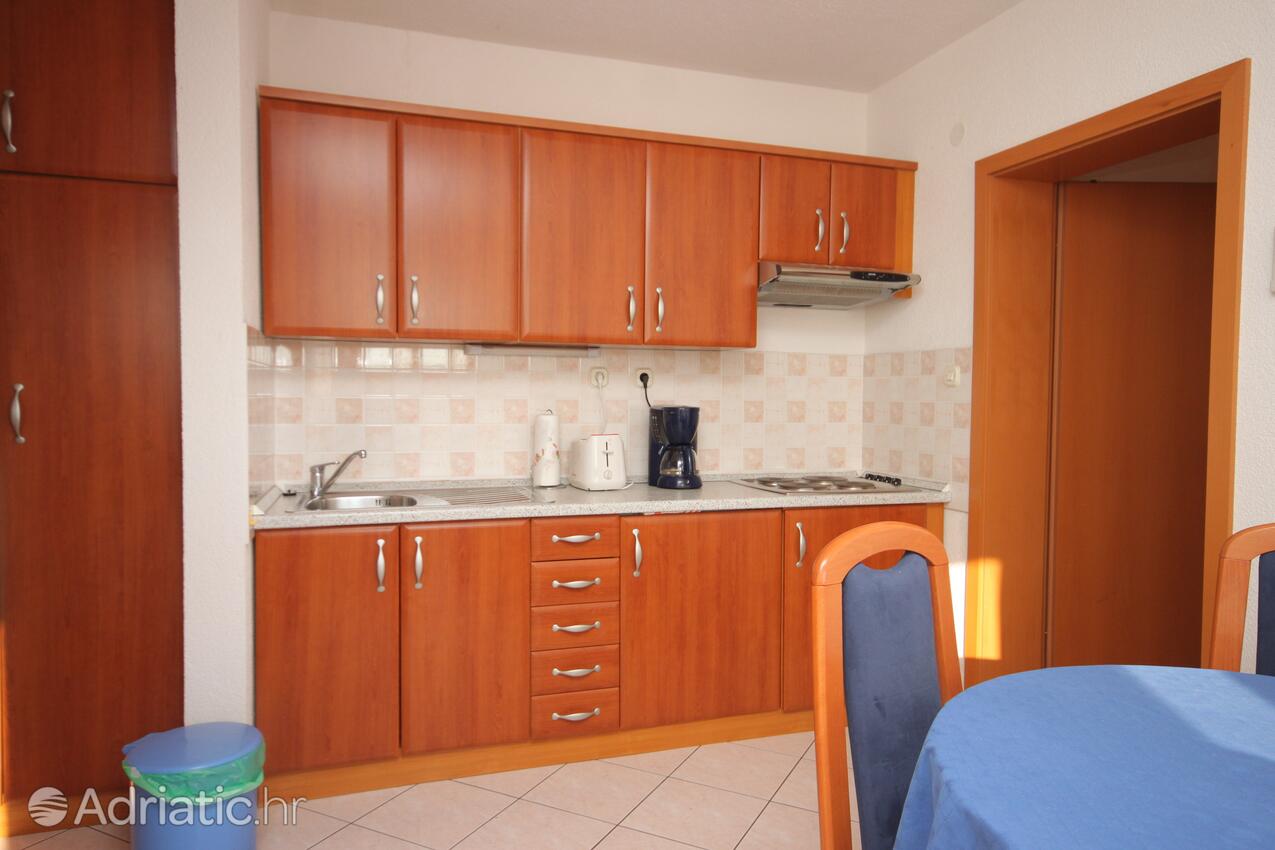 Apartmaji z bazenom za družine z otroci Seget Vranjica, Trogir - 7559