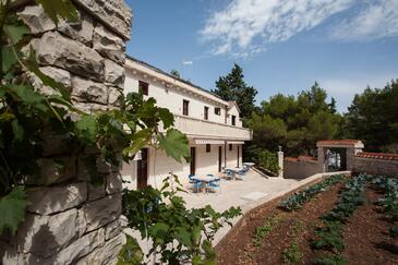 Apartments with parking space Pučišća, Brač - 756