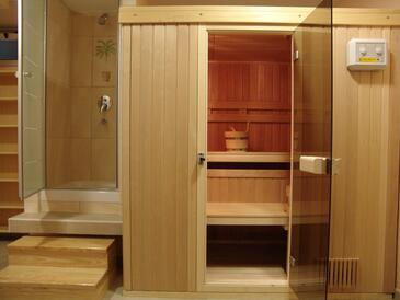 Apartmani uz more s bazenom Trogir - 7561