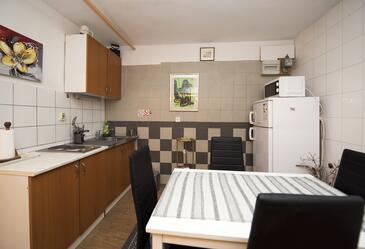 Apartments with parking space Split - 7564