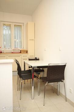 Apartments with parking space Split - 7569