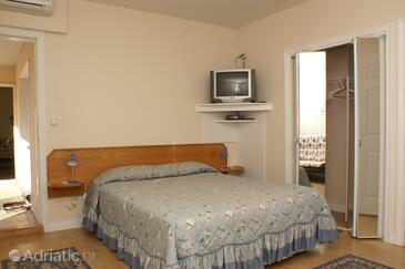 Apartments and rooms with parking space Sumartin, Brač - 757