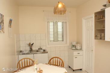 Apartments and rooms with parking space Sumartin, Brač - 757