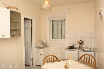 Apartments and rooms with parking space Sumartin, Brač - 757