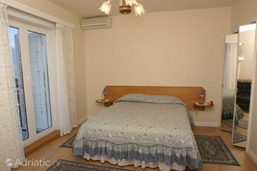 Apartments and rooms with parking space Sumartin, Brač - 757
