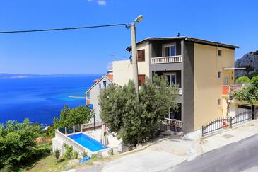Apartment with terrace Omiš, Central Dalmatia