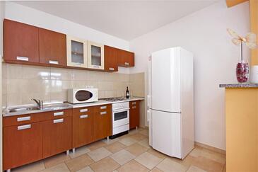 Apartments by the sea Dugi Rat, Omiš - 7575