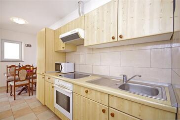 Apartments by the sea Dugi Rat, Omiš - 7575