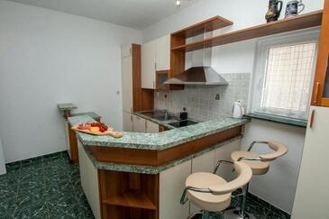 Apartmani uz more Duće, Omiš - 7576