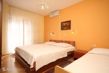Familienferienwohnungen am Meer Slatine, Ciovo - 7584