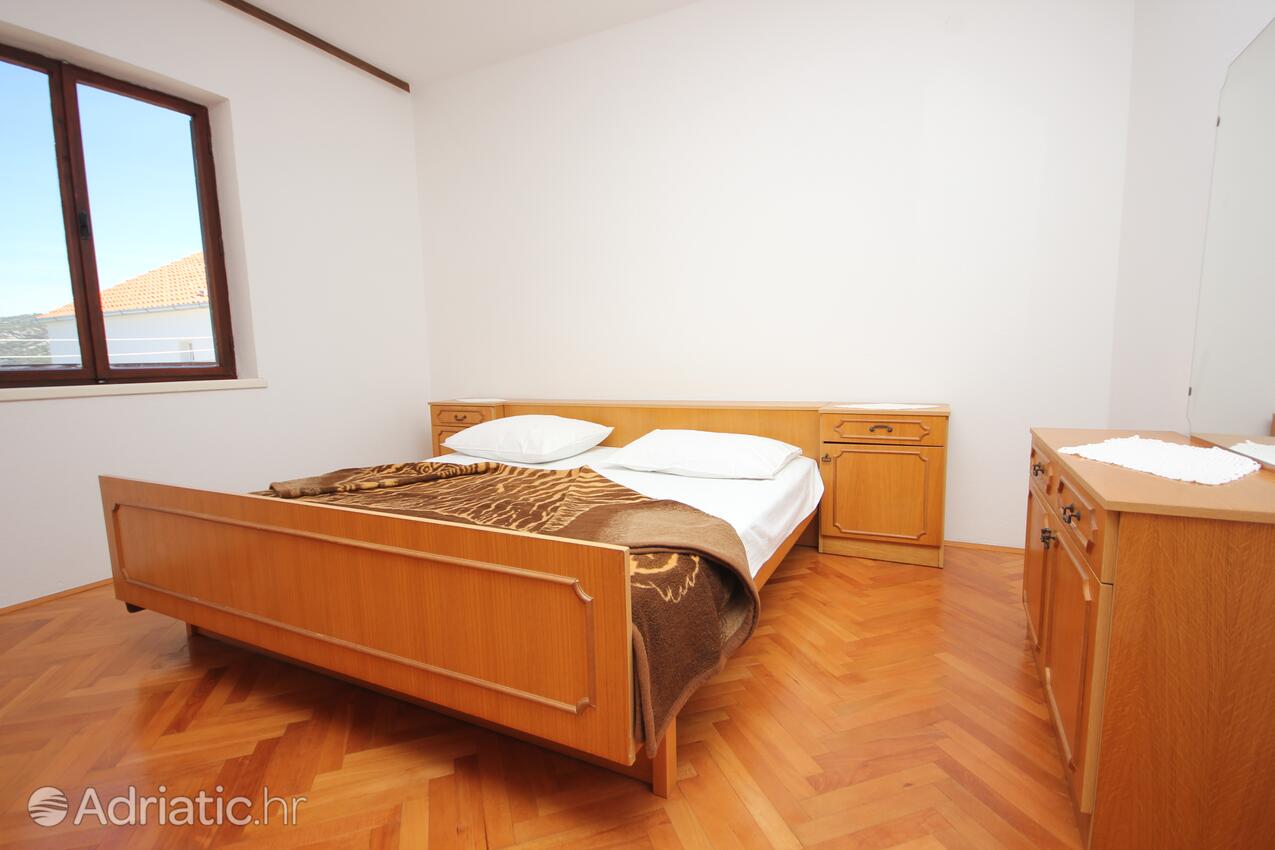 Apartmanok családok részére medencével Razanj, Rogoznica - 7606