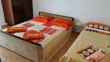 Family-friendly apartments with swimming pool Pula - 7610
