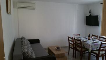 Family-friendly apartments with swimming pool Pula - 7610