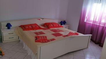 Family-friendly apartments with swimming pool Pula - 7610