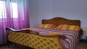 Family-friendly apartments with swimming pool Pula - 7610