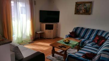 Family-friendly apartments with swimming pool Pula - 7610