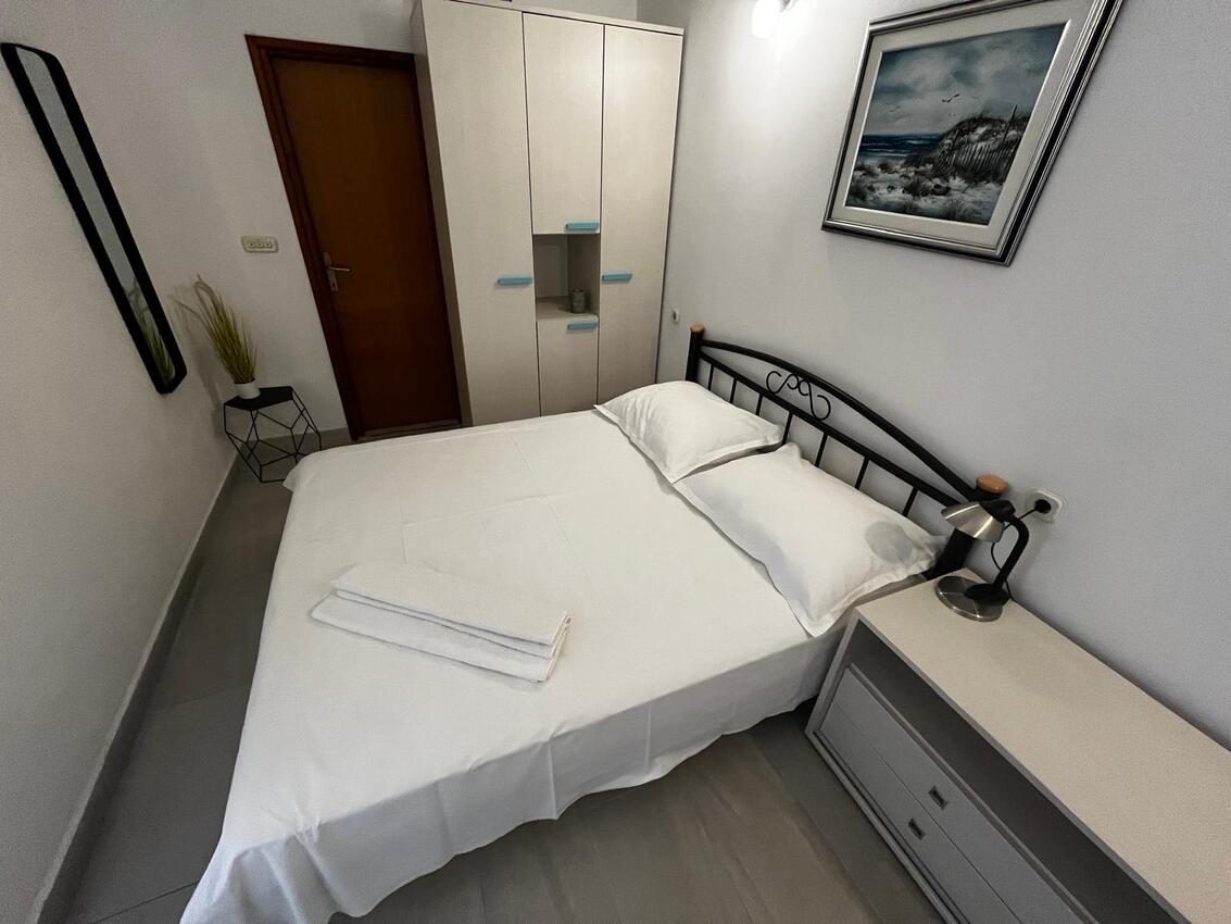 A-7631-b - Alloggi privati - Appartamenti con parcheggio San Pietro di Brazza - Supetar, Brazza - Brač