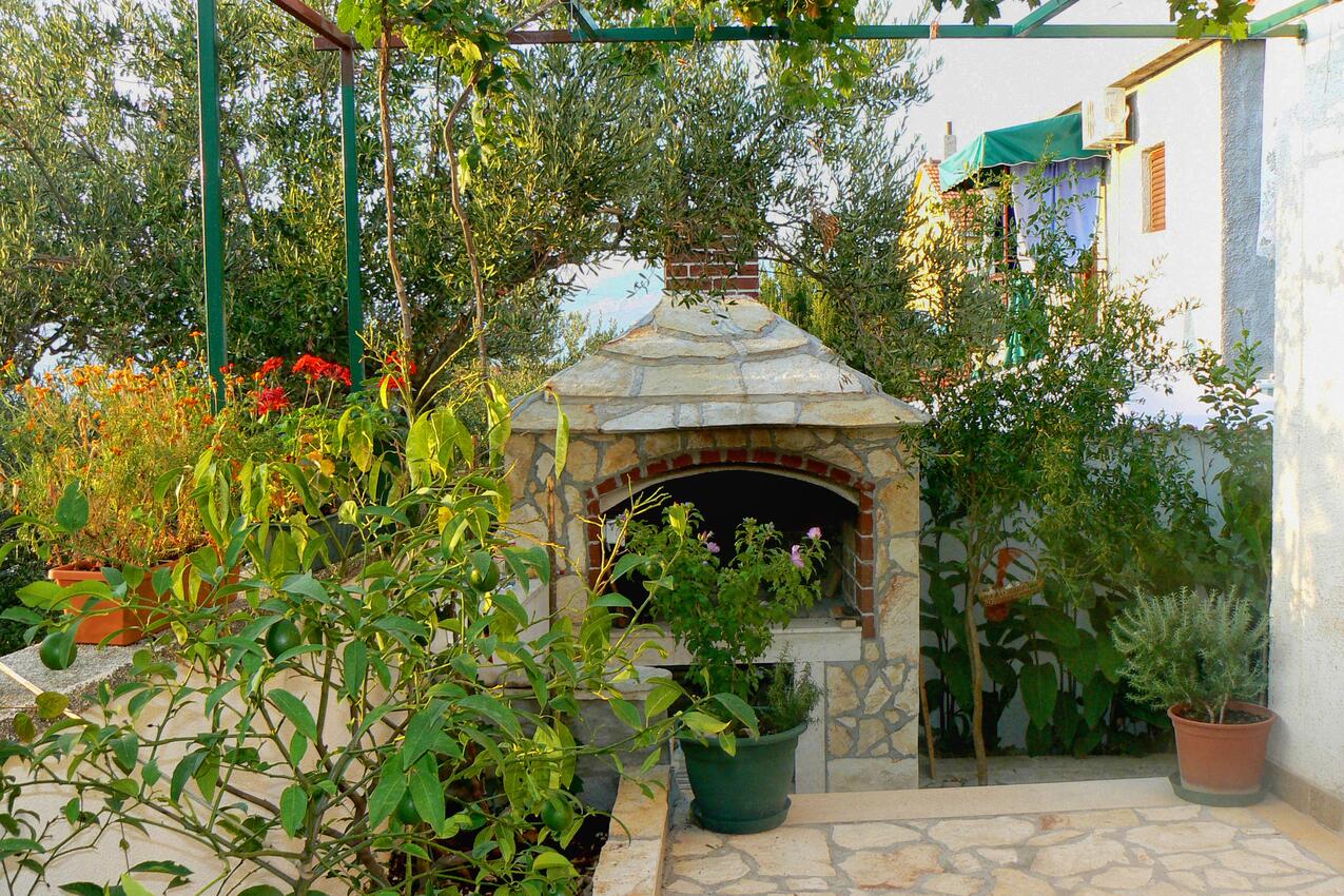 Giardino - Appartamenti con parcheggio San Pietro di Brazza - Supetar, Brazza - Brač