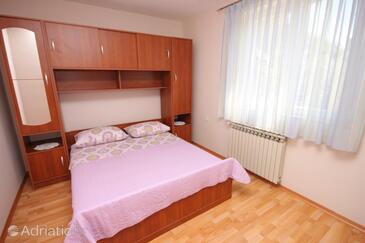 Apartmaji in sobe s parkingom Novigrad - 7639