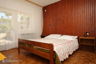 Apartments with parking space Pula - 7647