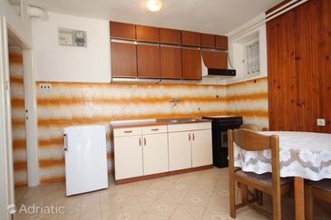 Apartments with parking space Pula - 7647