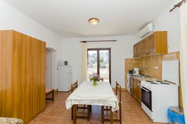 Apartments with parking space Postira, Brač - 765